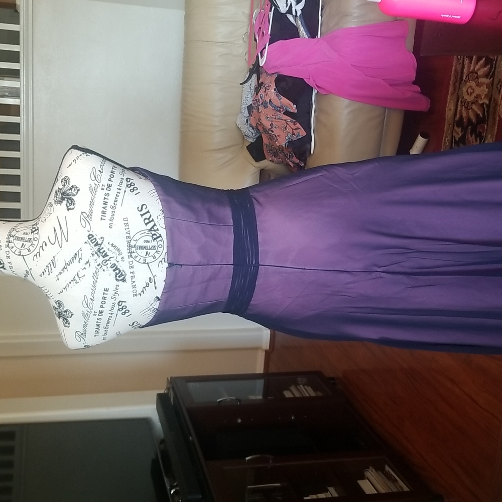 B2 Prom Dress - Picture 8 of 9